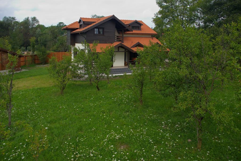 Casuta Cu Prieteni Cornu de Jos Habitación foto