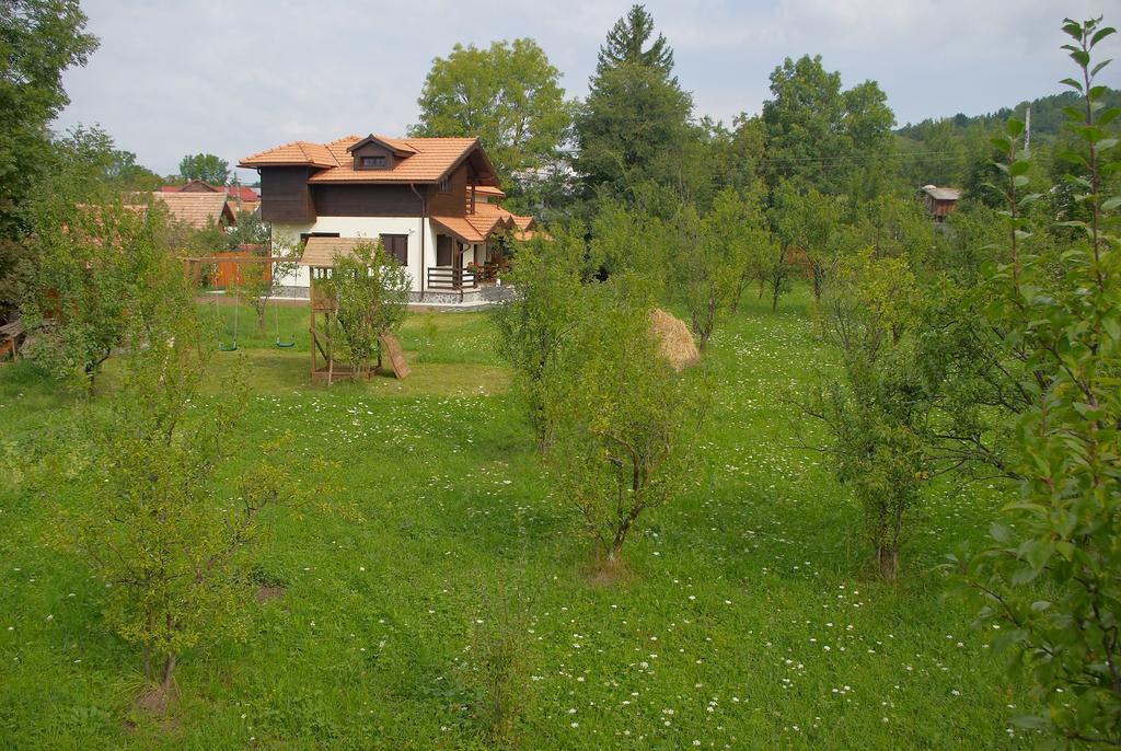 Casuta Cu Prieteni Cornu de Jos Habitación foto