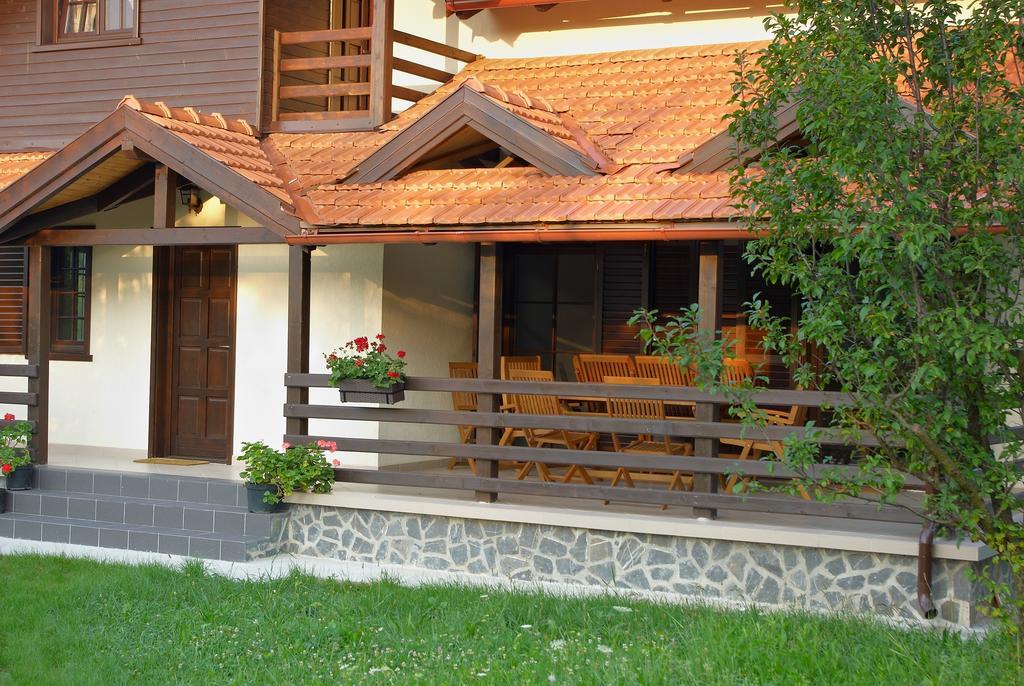 Casuta Cu Prieteni Cornu de Jos Habitación foto