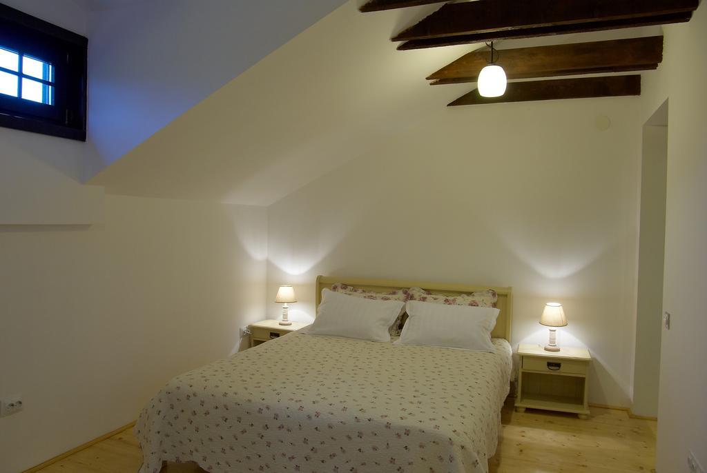 Casuta Cu Prieteni Cornu de Jos Habitación foto