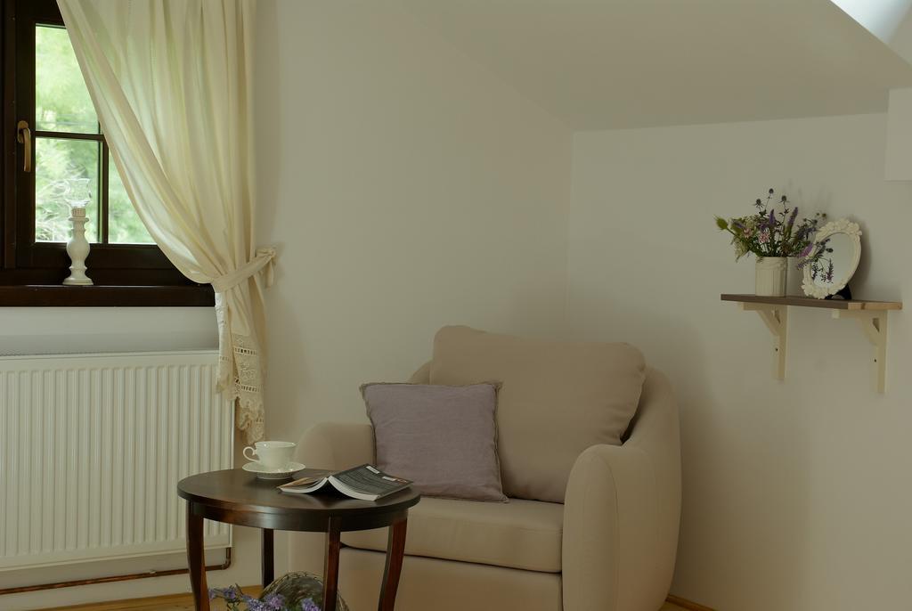 Casuta Cu Prieteni Cornu de Jos Habitación foto