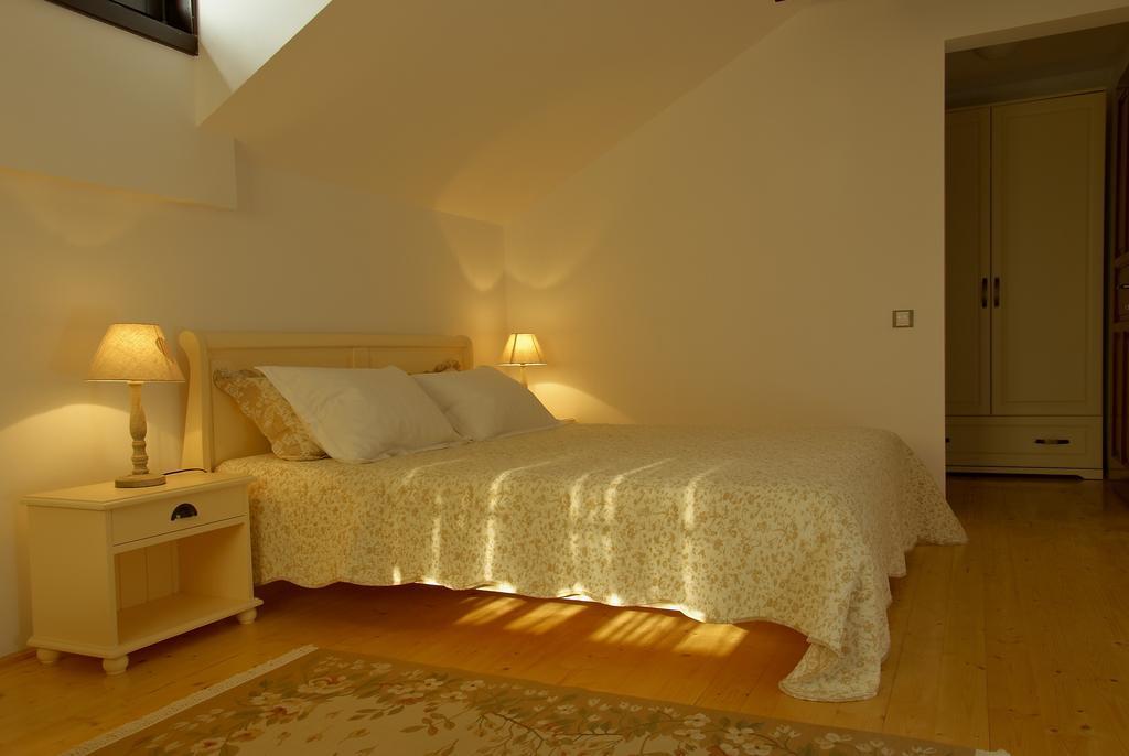 Casuta Cu Prieteni Cornu de Jos Habitación foto