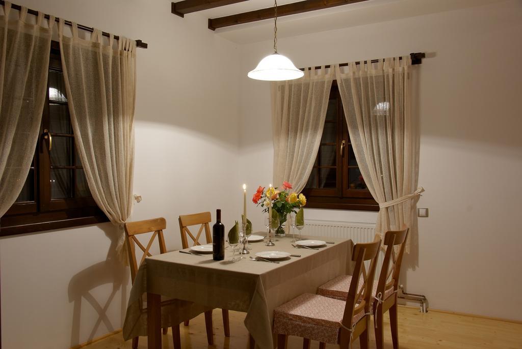 Casuta Cu Prieteni Cornu de Jos Habitación foto