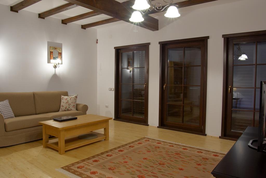 Casuta Cu Prieteni Cornu de Jos Habitación foto